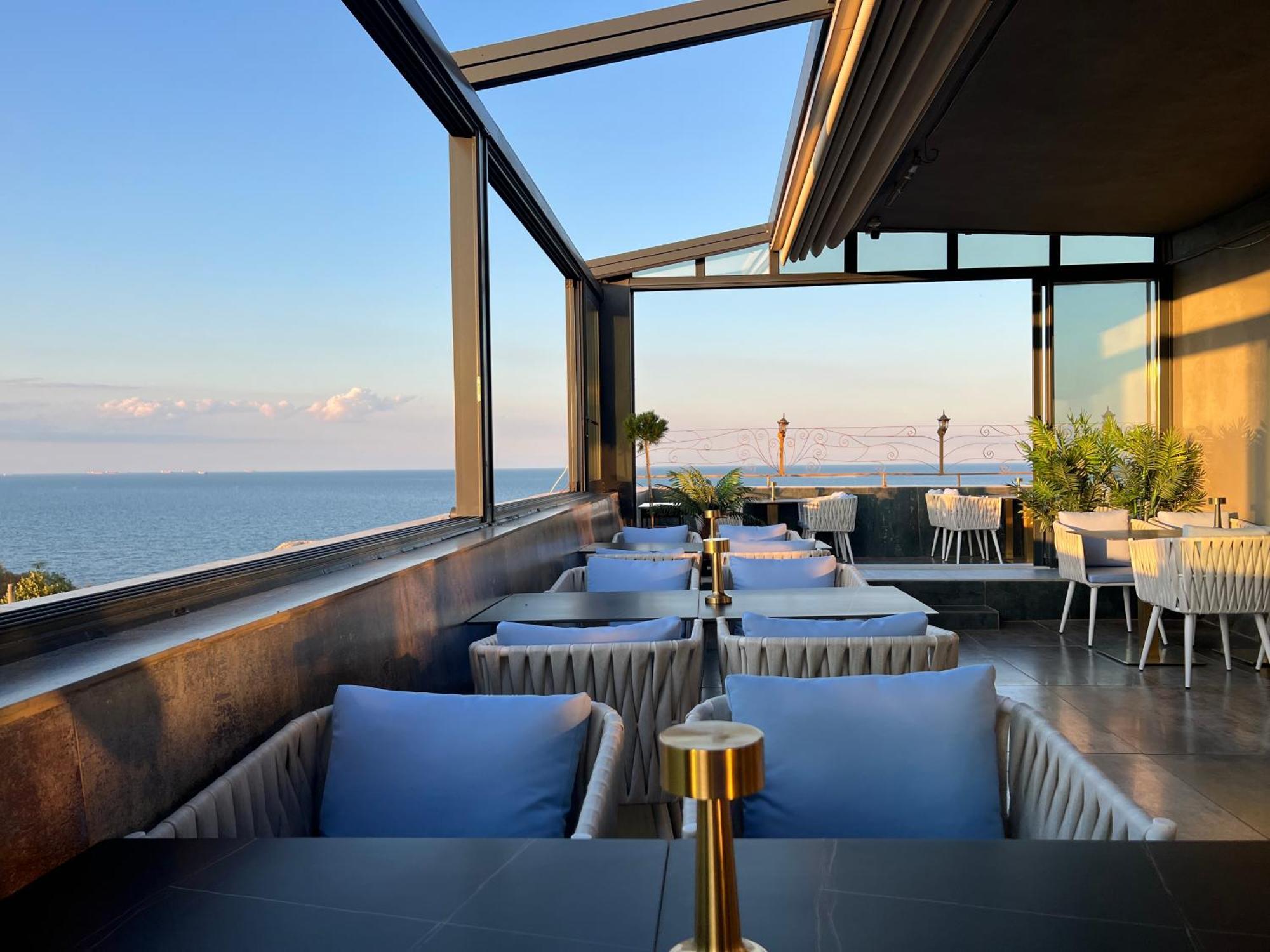 Hotel Cosmos